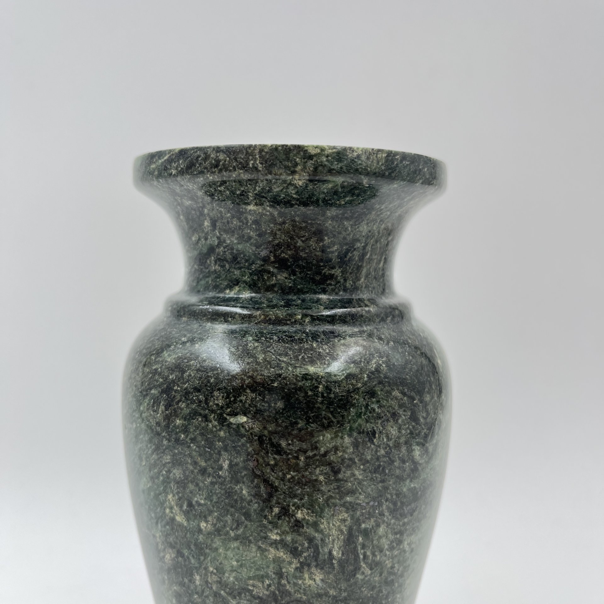 Ваза для маленького букета, натуральный камень (гранит), Азия, 2000-2015 гг.