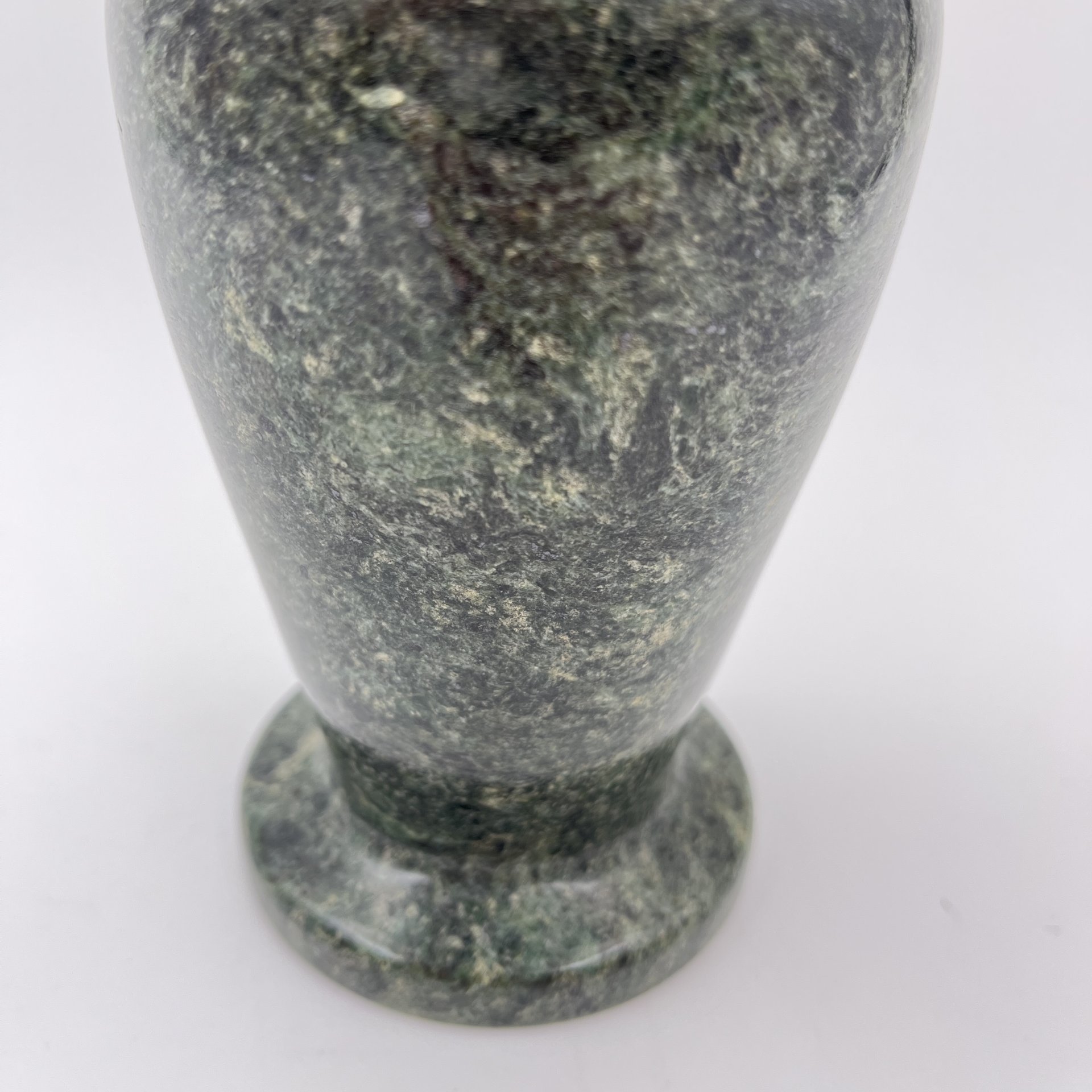 Ваза для маленького букета, натуральный камень (гранит), Азия, 2000-2015 гг.