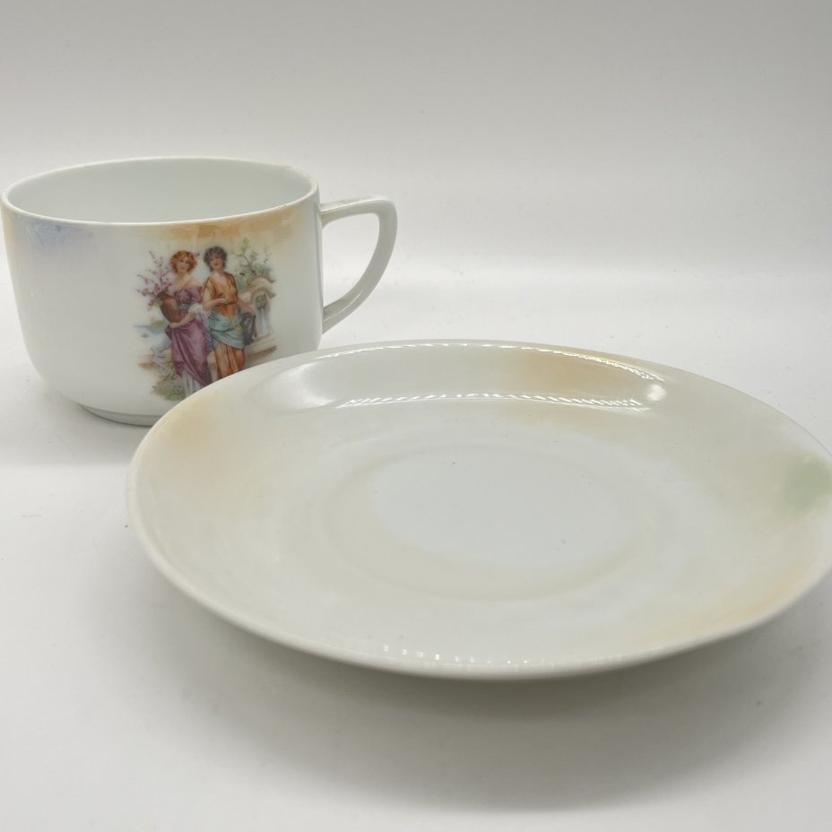 Чайная пара с аллегорическим изображением девушек, фарфор, деколь, крытье, Victoria, Чехословакия, 1918-1939 гг.