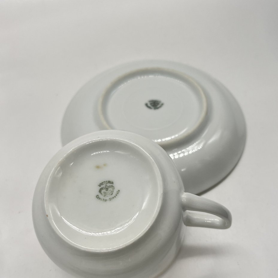 Чайная пара с аллегорическим изображением девушек, фарфор, деколь, крытье, Victoria, Чехословакия, 1918-1939 гг.