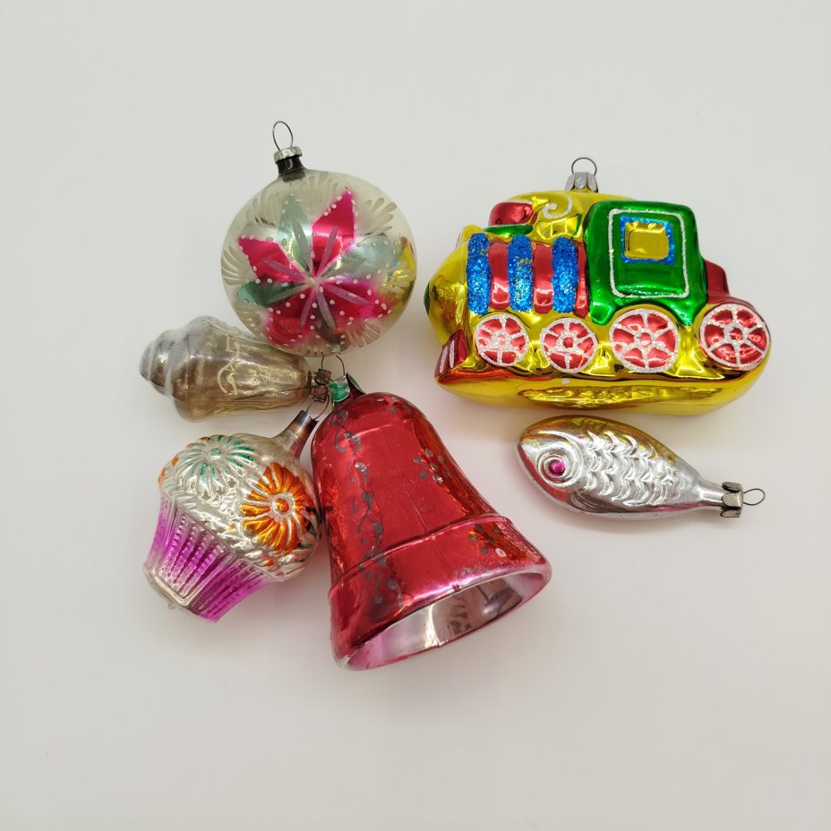 Набор из шести елочных игрушек