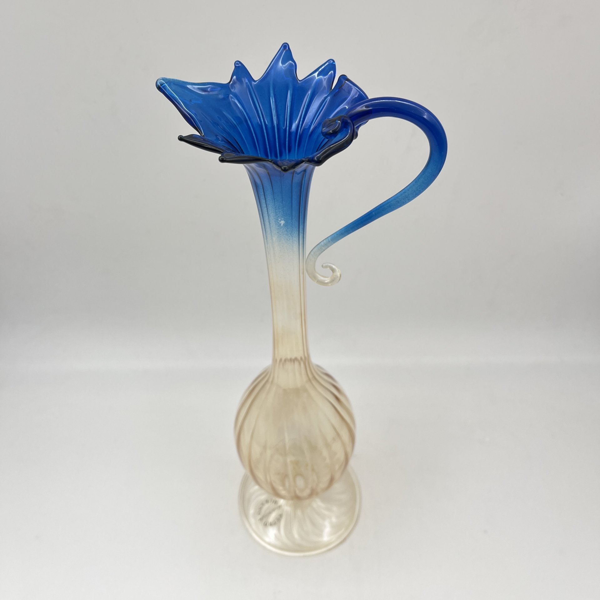Ваза изящная, в виде восточного кувшина, с эффектным переходом цвета, Murano