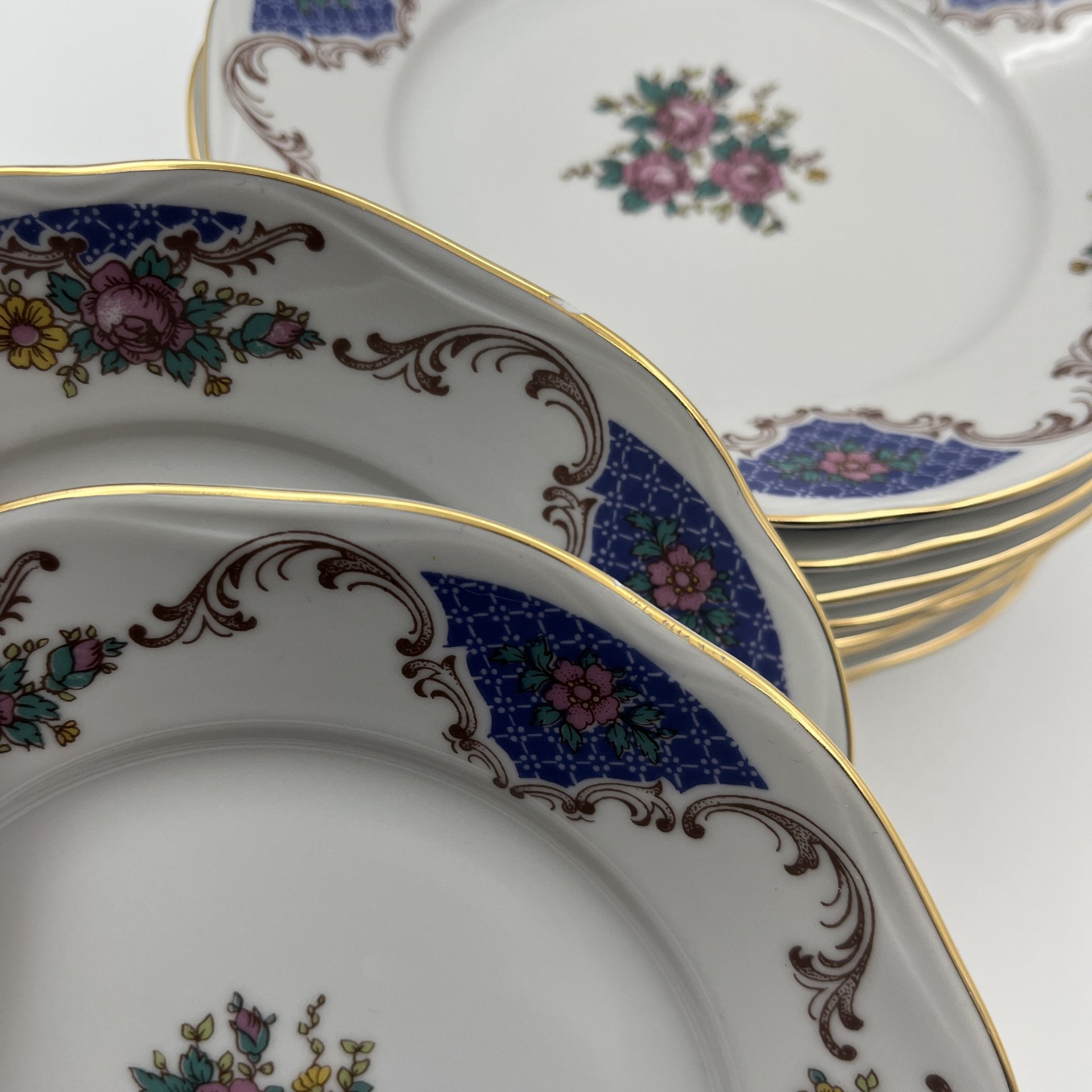 Набор из 11-ти десертных тарелок с цветочным декором, фарфор, деколь, золочение, Bohemia (Neurohlau), Чехословакия, 1970-1990 гг.