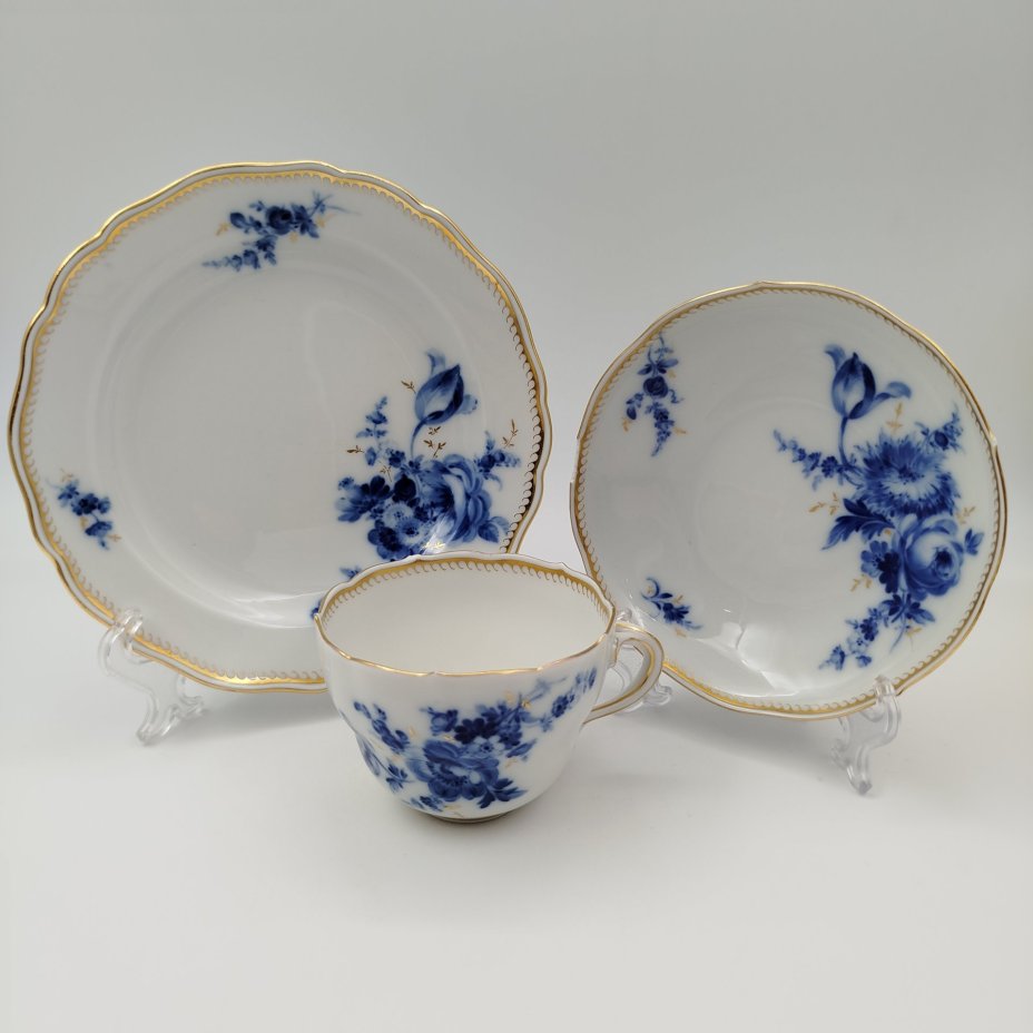 Трио чайное с декором в виде синих цветов, фарфор, роспись, золочение, Meissen (Мейсенский фарфор), Германия, 1950-1980 гг.