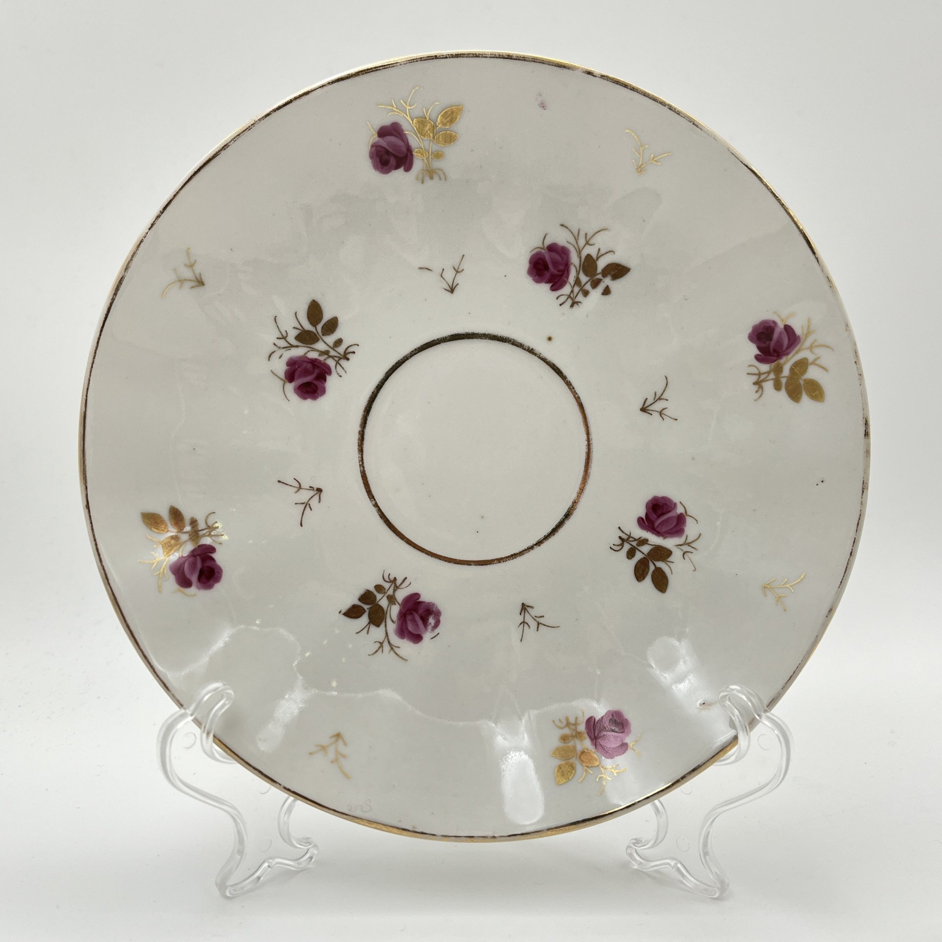 Пара чайная, украшенная изображением роз, форма "Тюльпан", автор формы Яковлева С.Е., фарфор, роспись, золочение, Ленинградский фарфоровый завод (ЛФЗ), СССР, 1960-1970 гг.