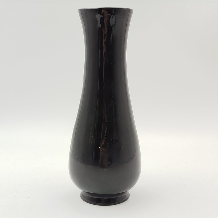 Ваза с растительным декором в восточном стиле