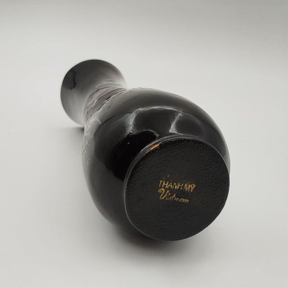 Ваза с растительным декором в восточном стиле