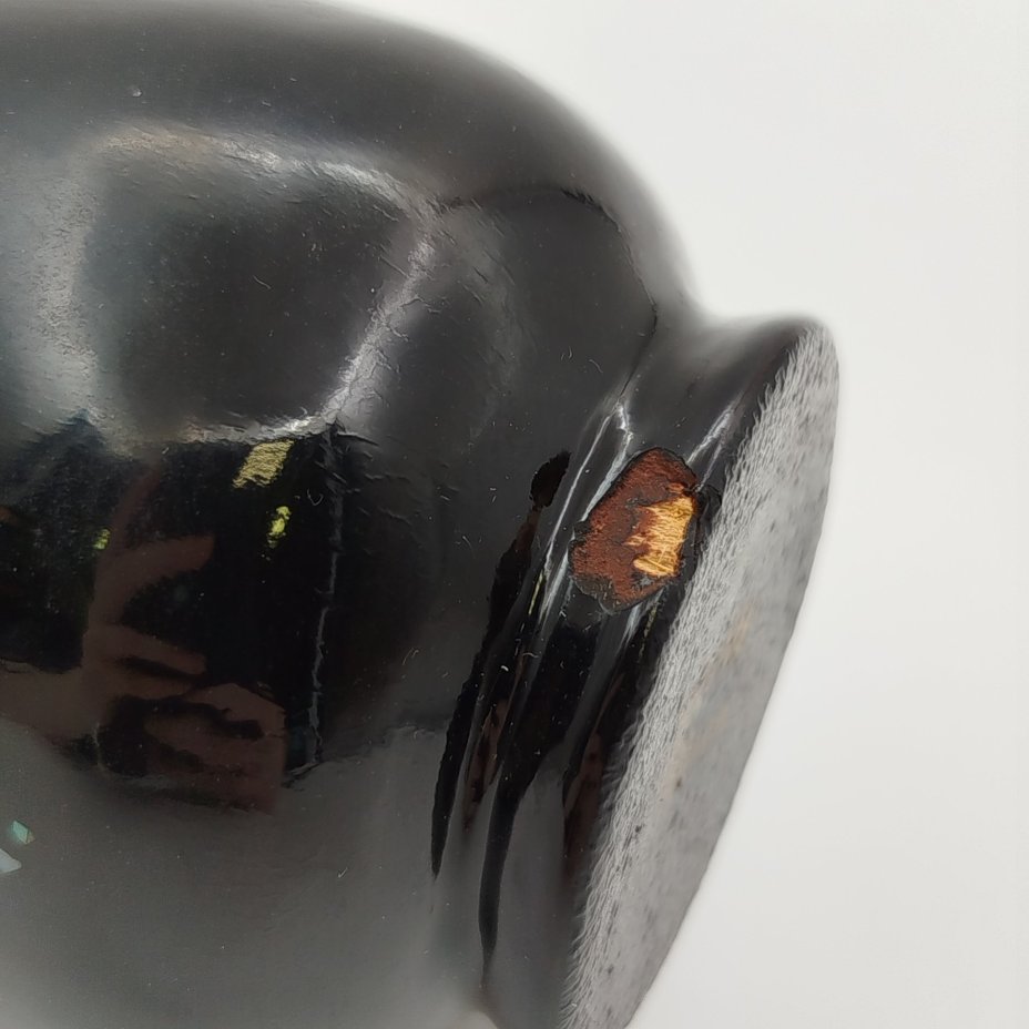 Ваза с растительным декором в восточном стиле