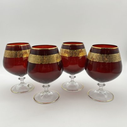 Набор из 4-х бокалов красного оттенка с золоченым декором на тулове, цветное стекло, стекло, золочение, Bohemia Crystal (Bohemia Glass), Чехия, 1993-2015 гг.