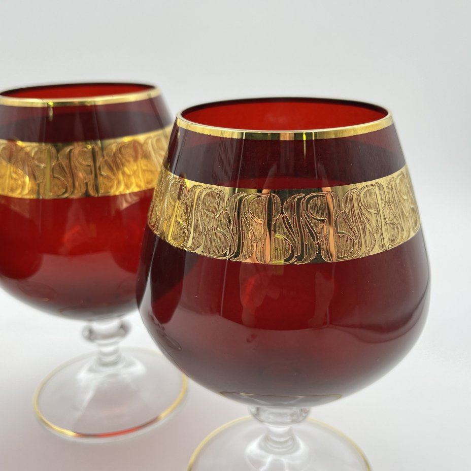 Набор из 4-х бокалов красного оттенка с золоченым декором на тулове, цветное стекло, стекло, золочение, Bohemia Crystal (Bohemia Glass), Чехия, 1993-2015 гг.