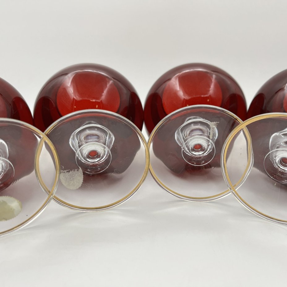 Набор из 4-х бокалов красного оттенка с золоченым декором на тулове, цветное стекло, стекло, золочение, Bohemia Crystal (Bohemia Glass), Чехия, 1993-2015 гг.