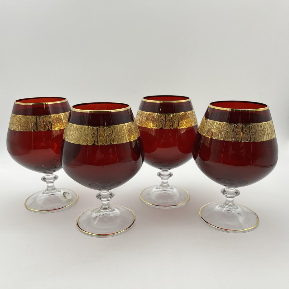 Набор из 4-х бокалов красного оттенка с золоченым декором на тулове, Bohemia Crystal (Bohemia Glass)