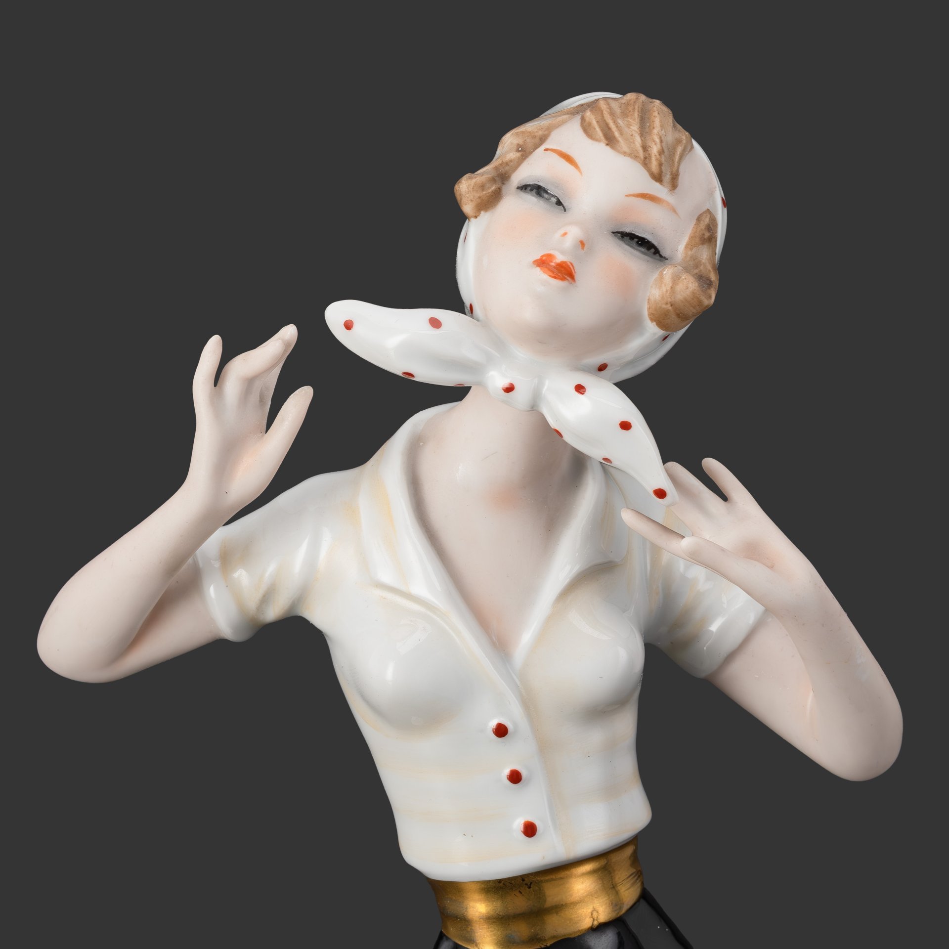 Статуэтка "Модница", фарфор, роспись, золочение, Wallendorf, ГДР, 1963-1990 гг.
