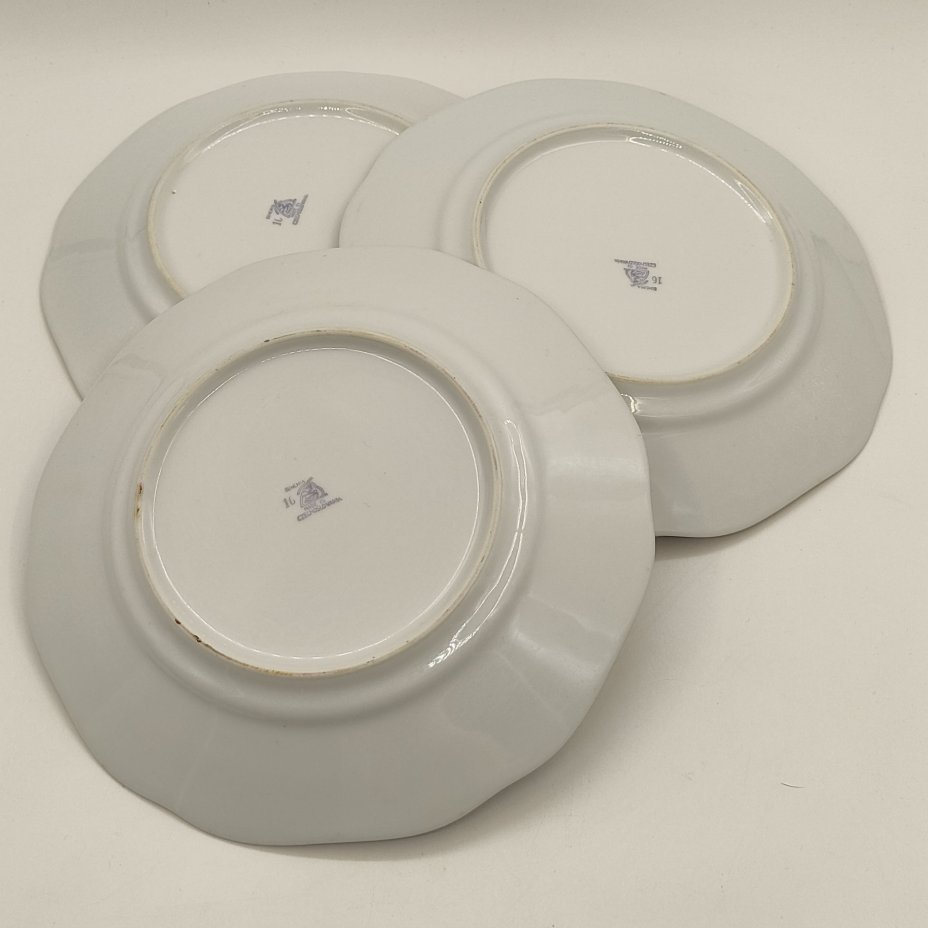 Набор из 3-х обеденных тарелок, украшенных речными сценами, фарфор, деколь, золочение, Bohemia (Neurohlau), Чехословакия, 1970-1990 гг.