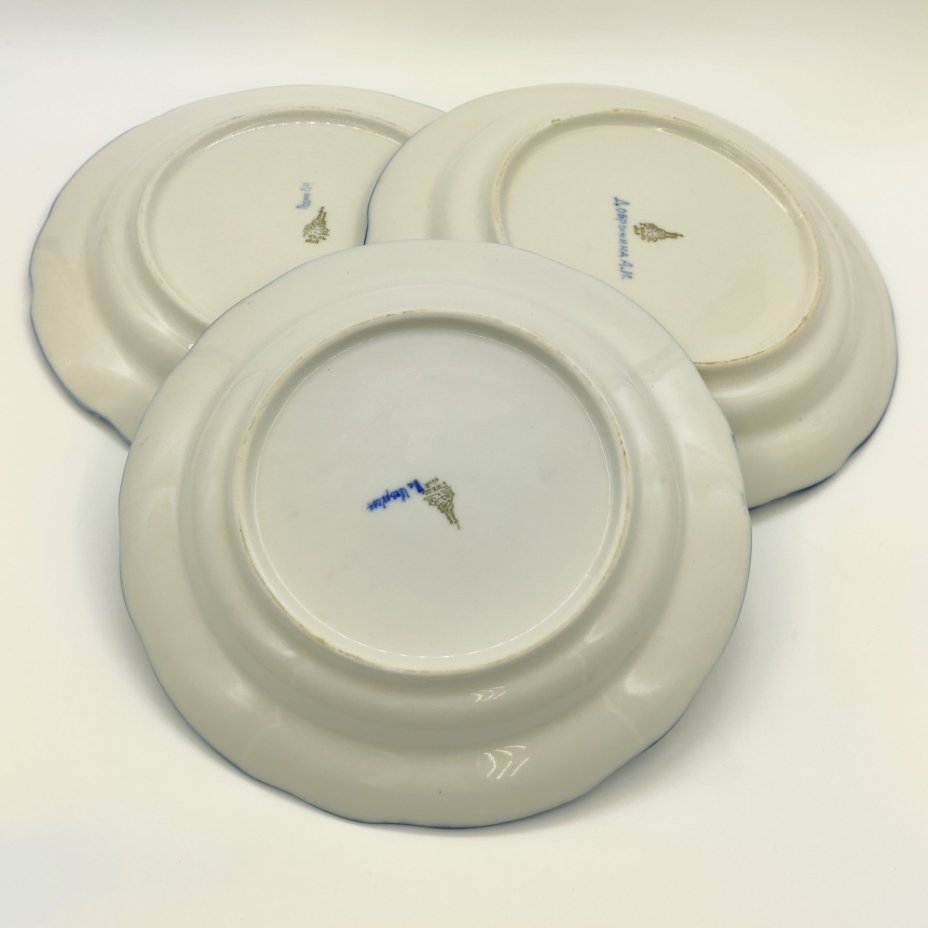 Набор из 3-х обеденных тарелок с цветочным декором (в подборе), росп. Шевякова, Добрынина, Родина, фарфор, роспись, Гжельский фарфоровый завод, Российская Федерация, 1991-2015 гг.