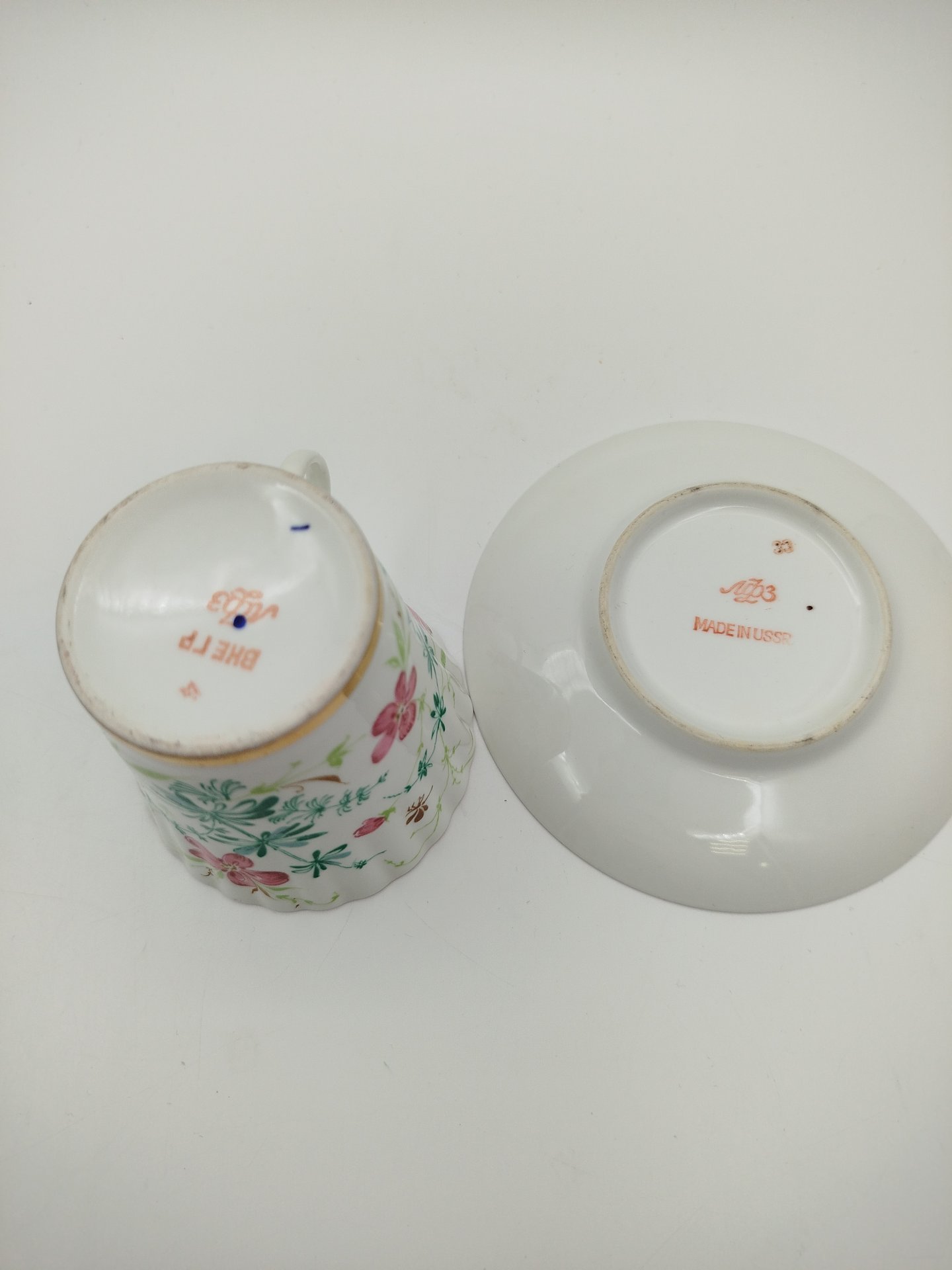 Пара кофейная "Комарики" (форма "Одуванчик"), фарфор, деколь, золочение, Ленинградский фарфоровый завод (ЛФЗ), СССР, 1970-1986 гг.