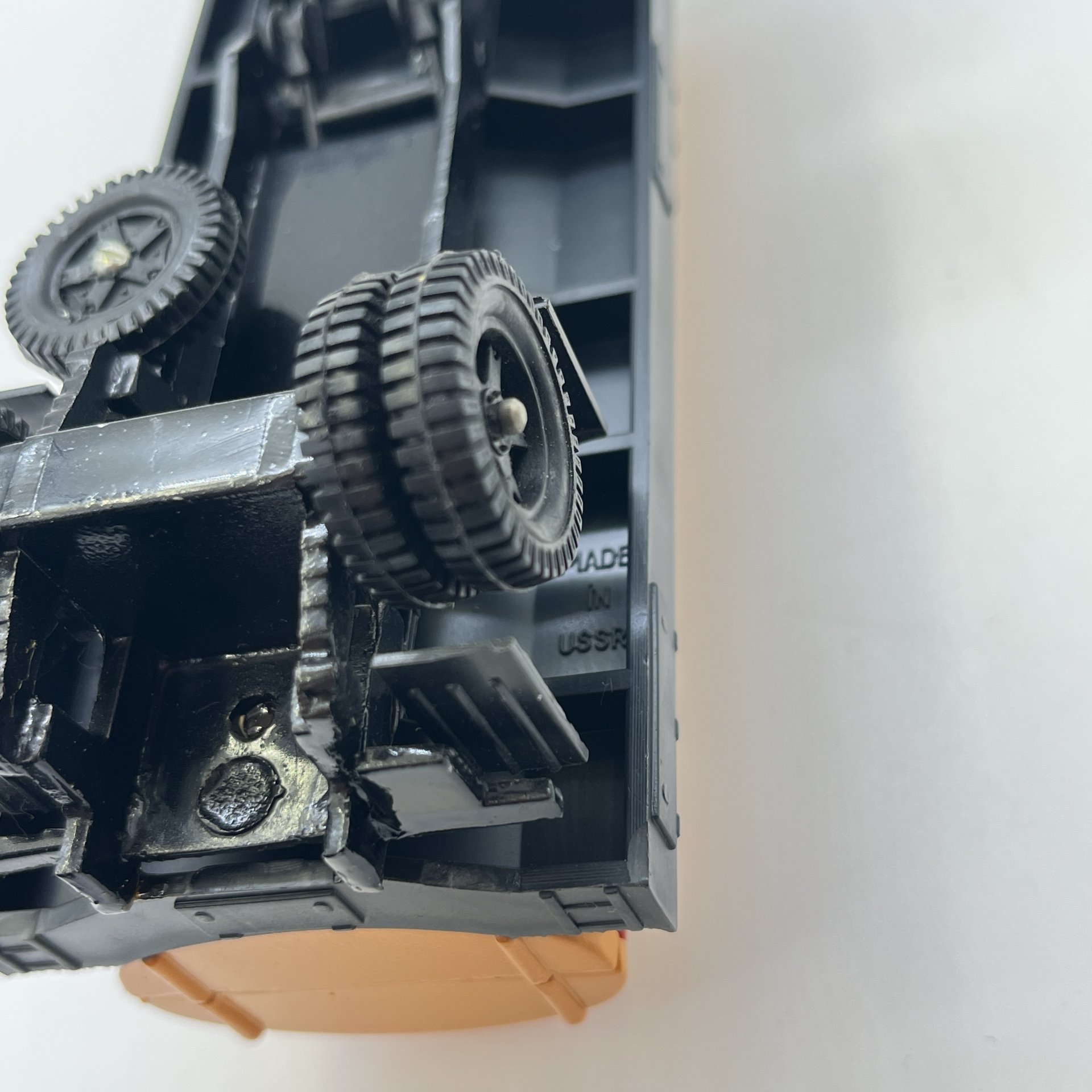 Масштабная модель автомобильная коллекционная "КАМАЗ 53212с цистерной для молока"