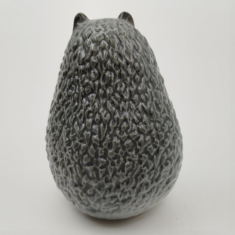 Статуэтка "Ёжик", скульптор В.А. Карзов, фарфор, роспись, Ленинградский фарфоровый завод (ЛФЗ), СССР, 1970-1990 гг.