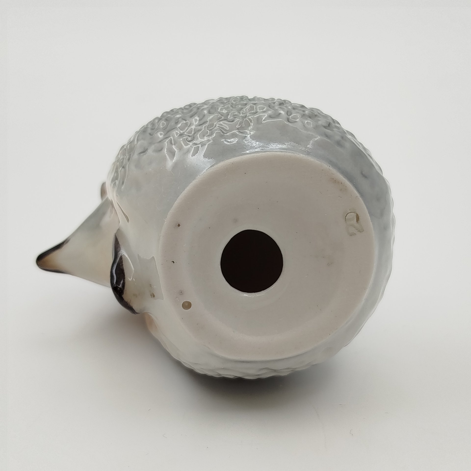 Статуэтка "Ёжик", скульптор В.А. Карзов, фарфор, роспись, Ленинградский фарфоровый завод (ЛФЗ), СССР, 1970-1990 гг.