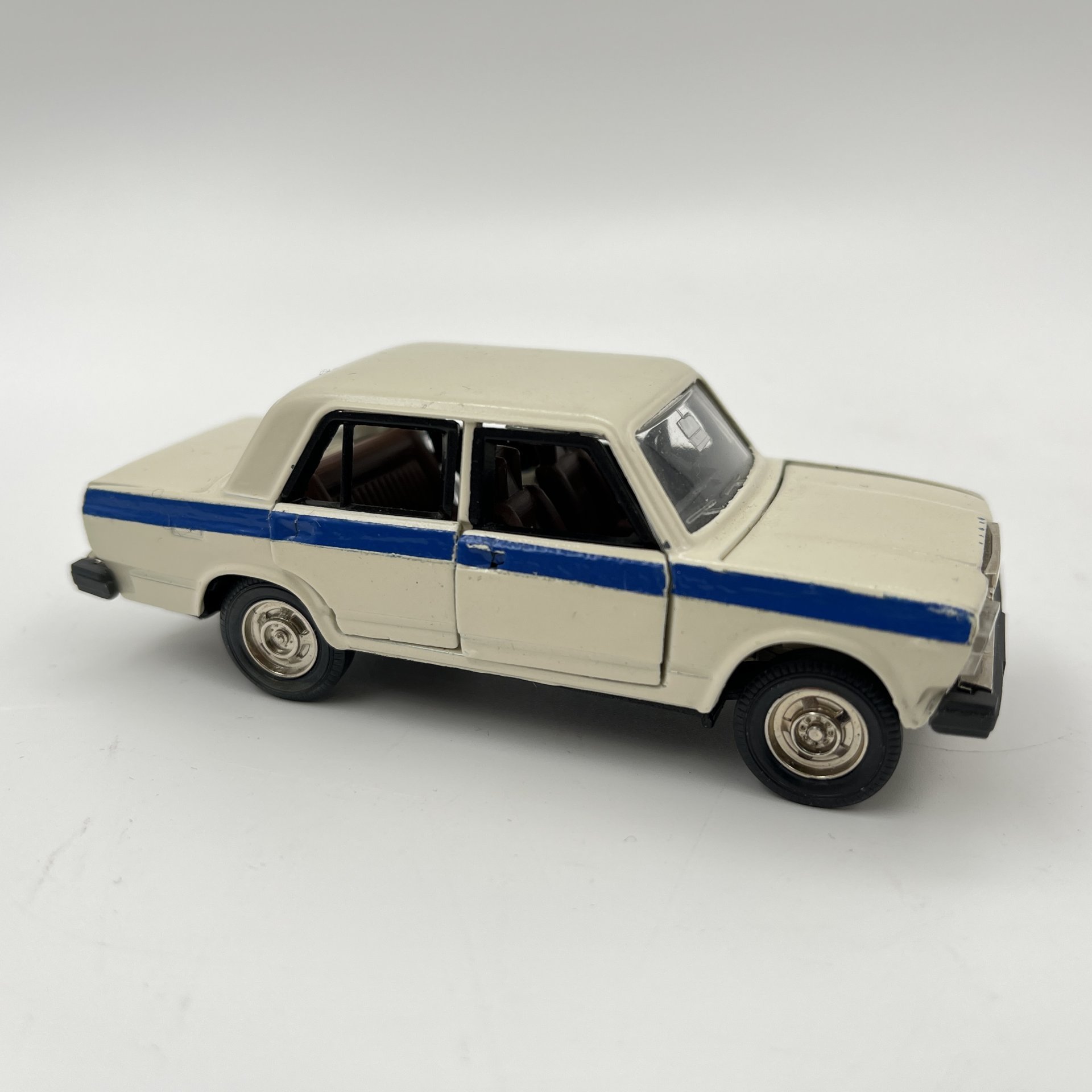 Модель автомобиля "ВАЗ 2107", масштаб 1:43