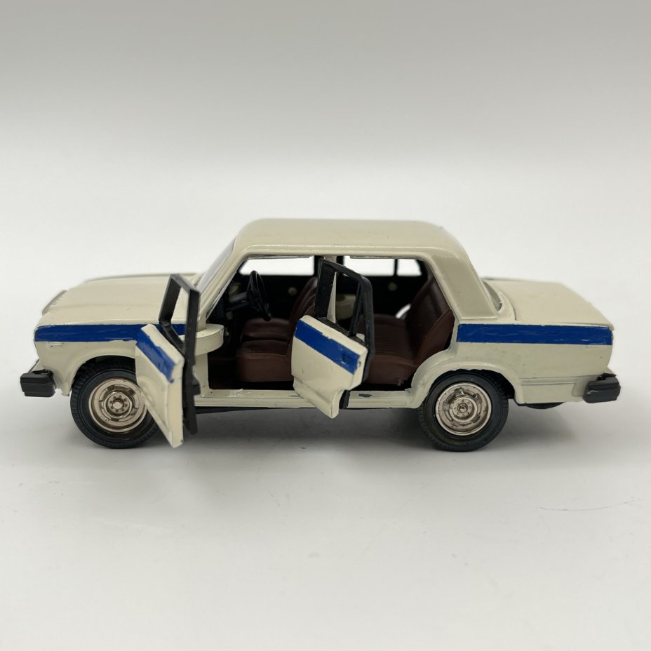 Модель автомобиля "ВАЗ 2107", масштаб 1:43