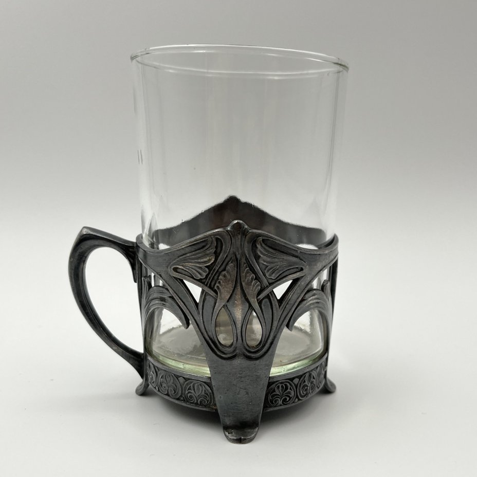 Подстаканник в стиле модерн с прорезным туловом и растительным декором (в комплекте со стаканом)