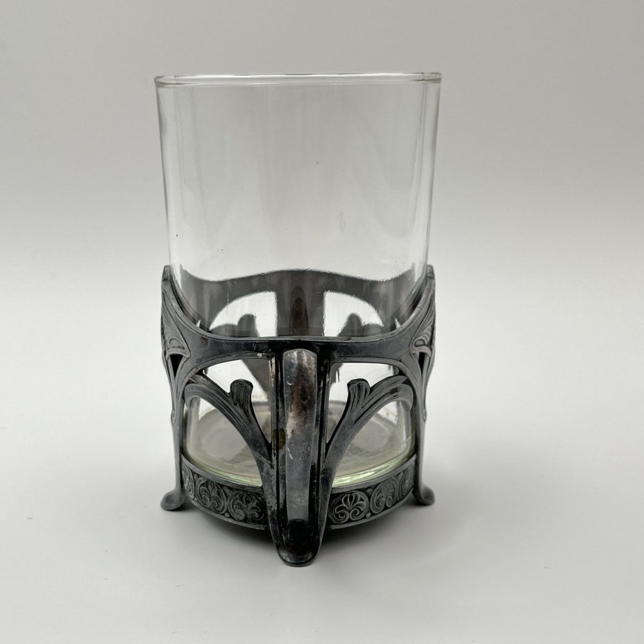 Подстаканник в стиле модерн с прорезным туловом и растительным декором (в комплекте со стаканом)