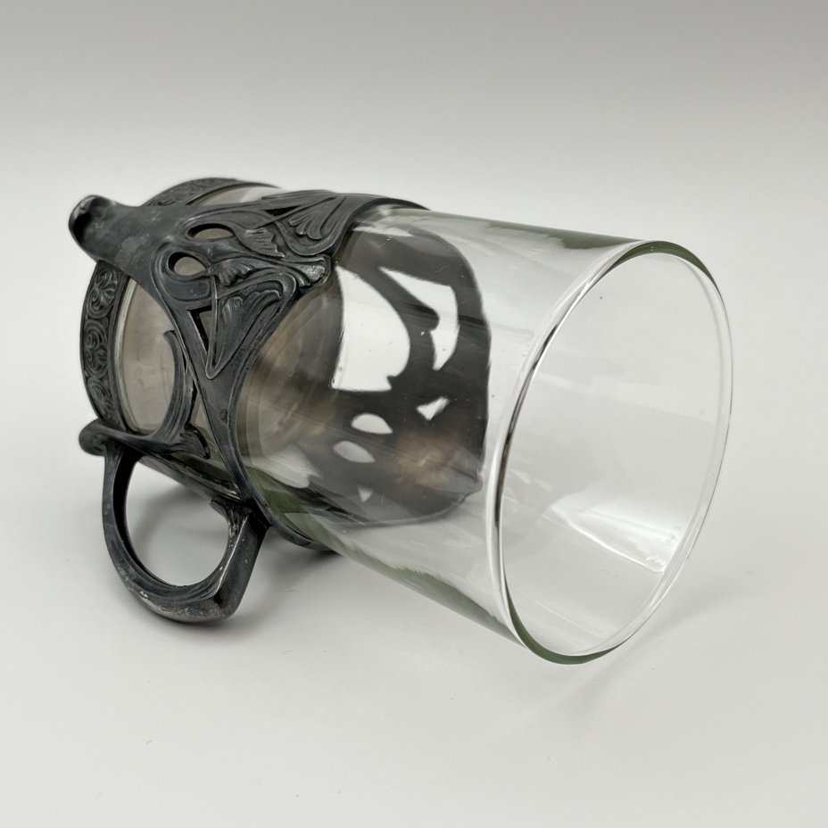 Подстаканник в стиле модерн с прорезным туловом и растительным декором (в комплекте со стаканом)