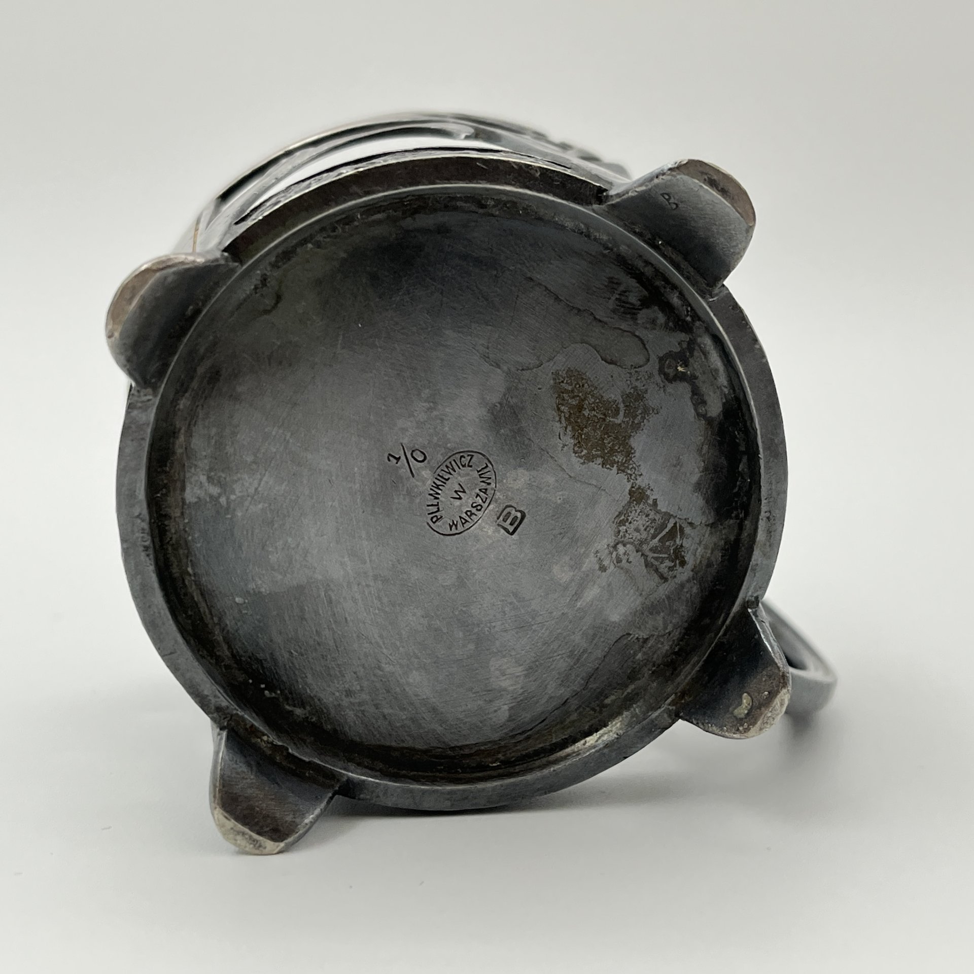 Подстаканник в стиле модерн с прорезным туловом и растительным декором (в комплекте со стаканом)