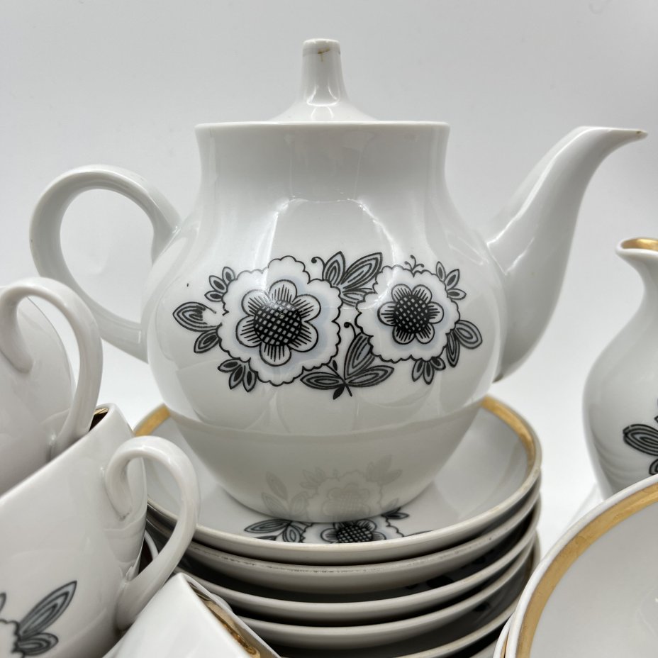 Сервиз кофейный на 6 персон (14 предметов), украшенный цветами, фарфор, деколь, золочение, Дулевский фарфоровый завод (Дулёво), СССР, 1968-1990 гг.