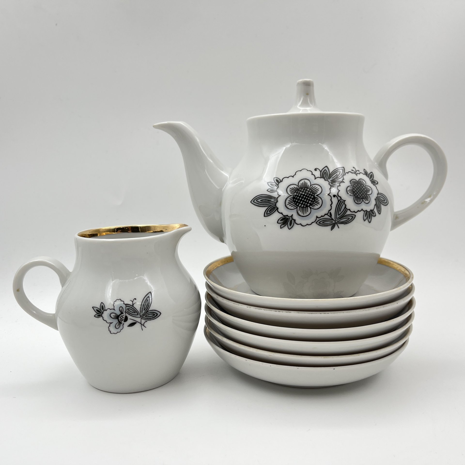 Сервиз кофейный на 6 персон (14 предметов), украшенный цветами, фарфор, деколь, золочение, Дулевский фарфоровый завод (Дулёво), СССР, 1968-1990 гг.