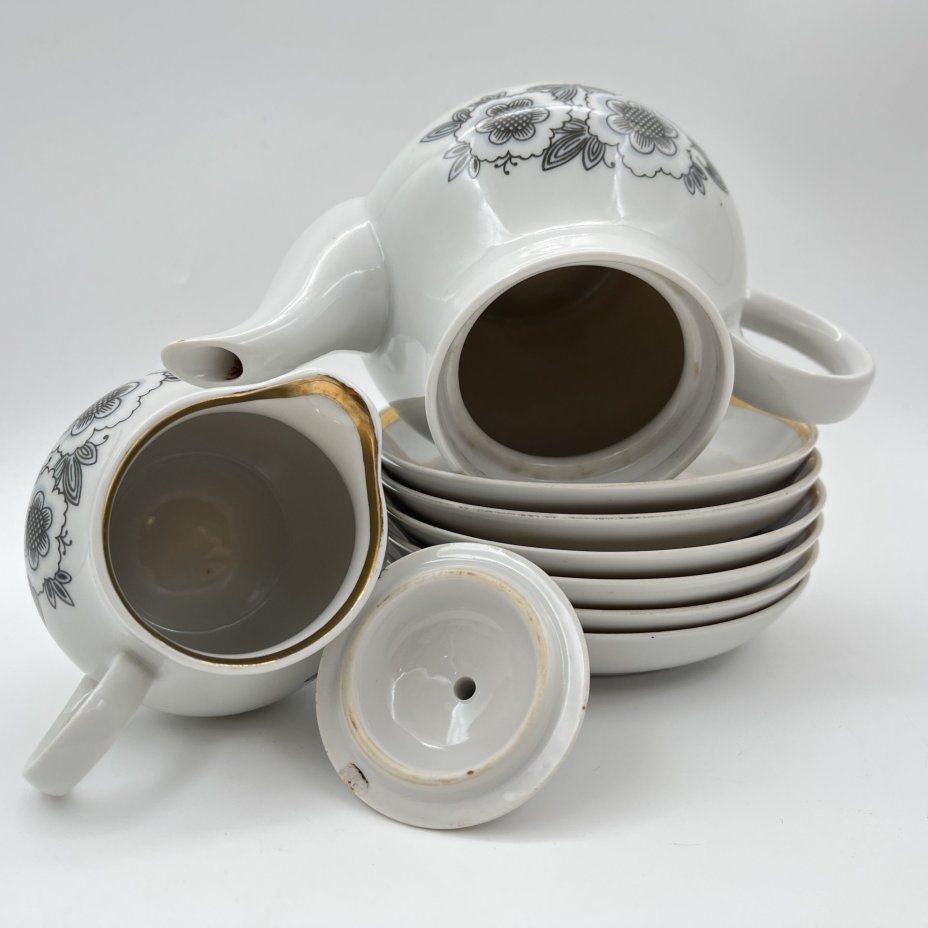 Сервиз кофейный на 6 персон (14 предметов), украшенный цветами, фарфор, деколь, золочение, Дулевский фарфоровый завод (Дулёво), СССР, 1968-1990 гг.