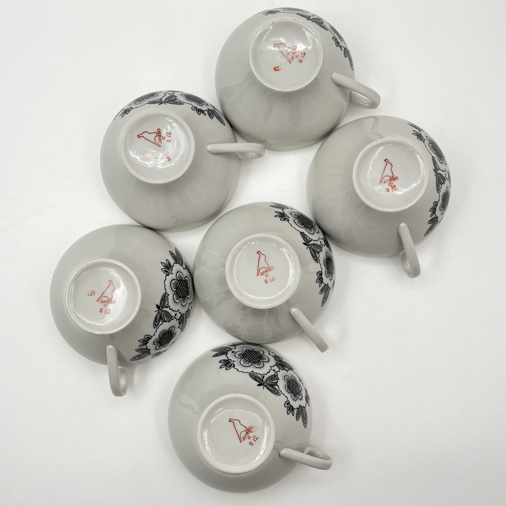 Сервиз кофейный на 6 персон (14 предметов), украшенный цветами, фарфор, деколь, золочение, Дулевский фарфоровый завод (Дулёво), СССР, 1968-1990 гг.