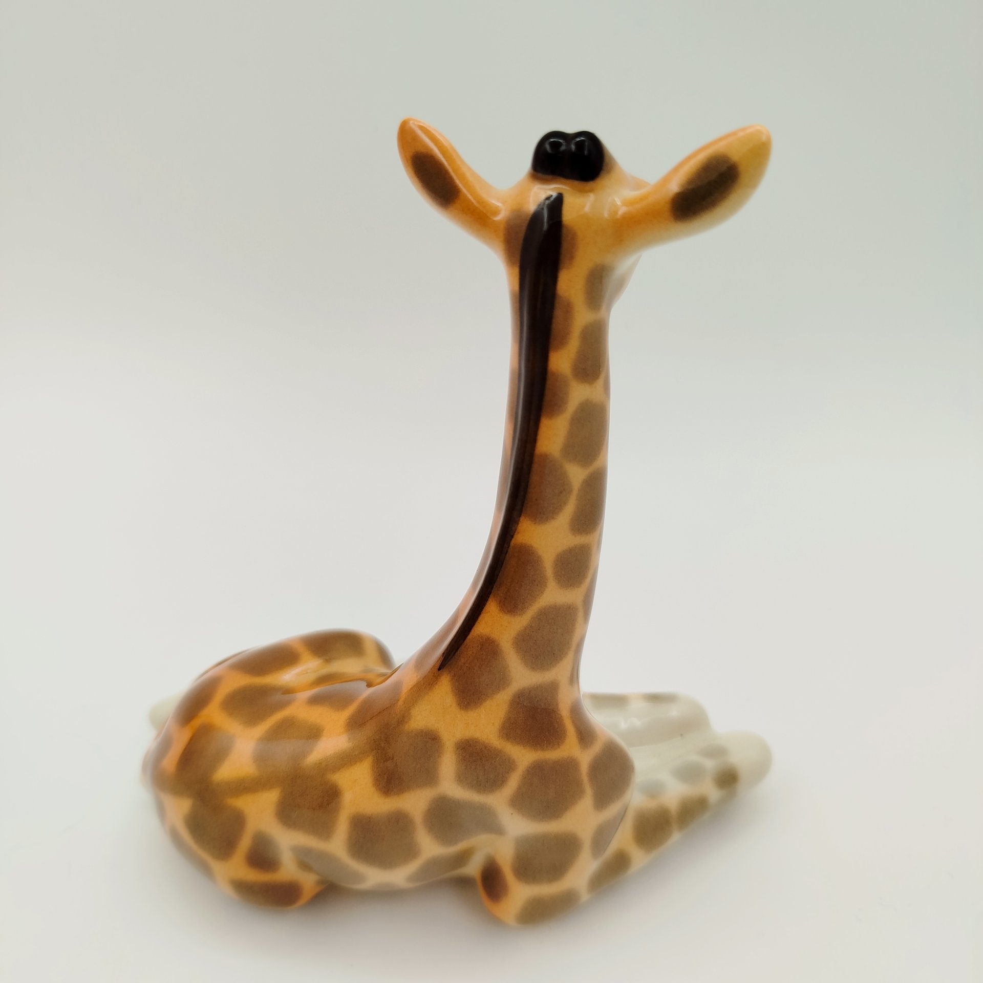 Статуэтка "Жираф", скульптор П.П. Веселов, фарфор, аэрография, Ленинградский фарфоровый завод (ЛФЗ), СССР, 1970-1990 гг.