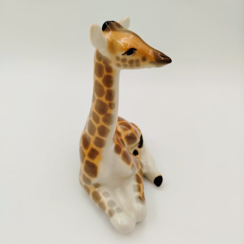 Статуэтка "Жираф", скульптор П.П. Веселов, фарфор, аэрография, Ленинградский фарфоровый завод (ЛФЗ), СССР, 1970-1990 гг.