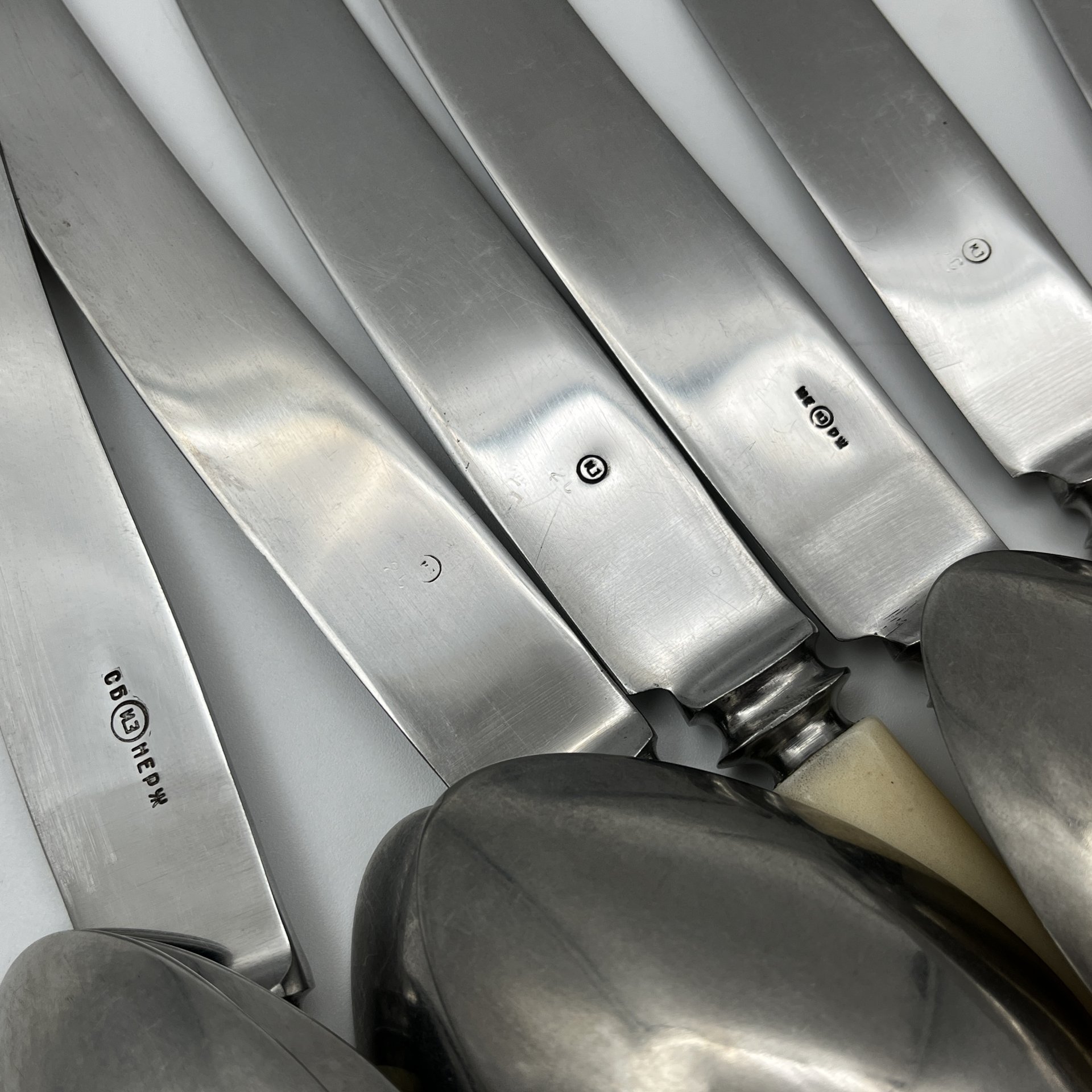 Набор столовых приборов (ножи, ложки и вилки) на 6 персон, в оригинальной коробке