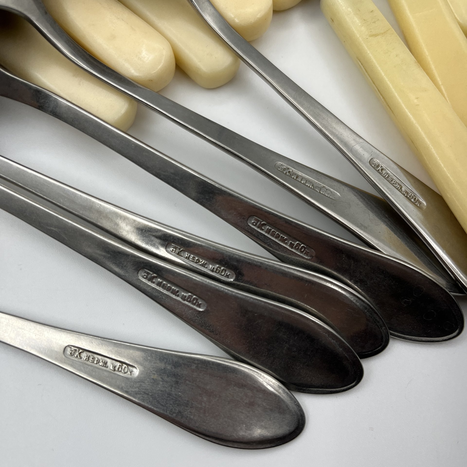 Набор столовых приборов (ножи, ложки и вилки) на 6 персон, в оригинальной коробке