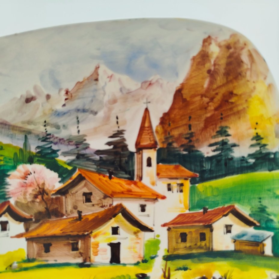 Блюдо декоративное настенное, украшенное изображением альпийского пейзажа