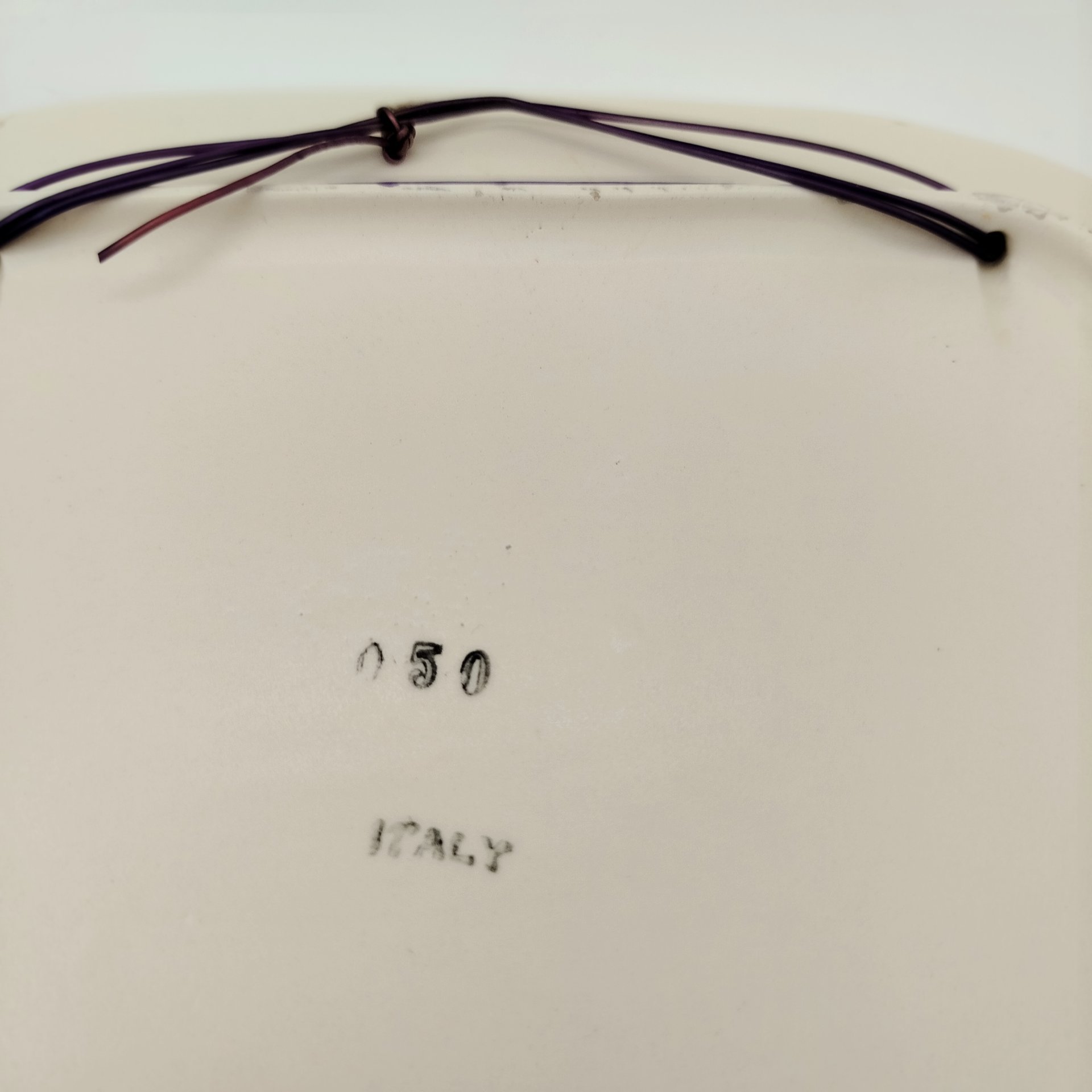 Блюдо декоративное настенное, украшенное изображением альпийского пейзажа, фаянс, роспись, Италия, 1970-1990 гг.