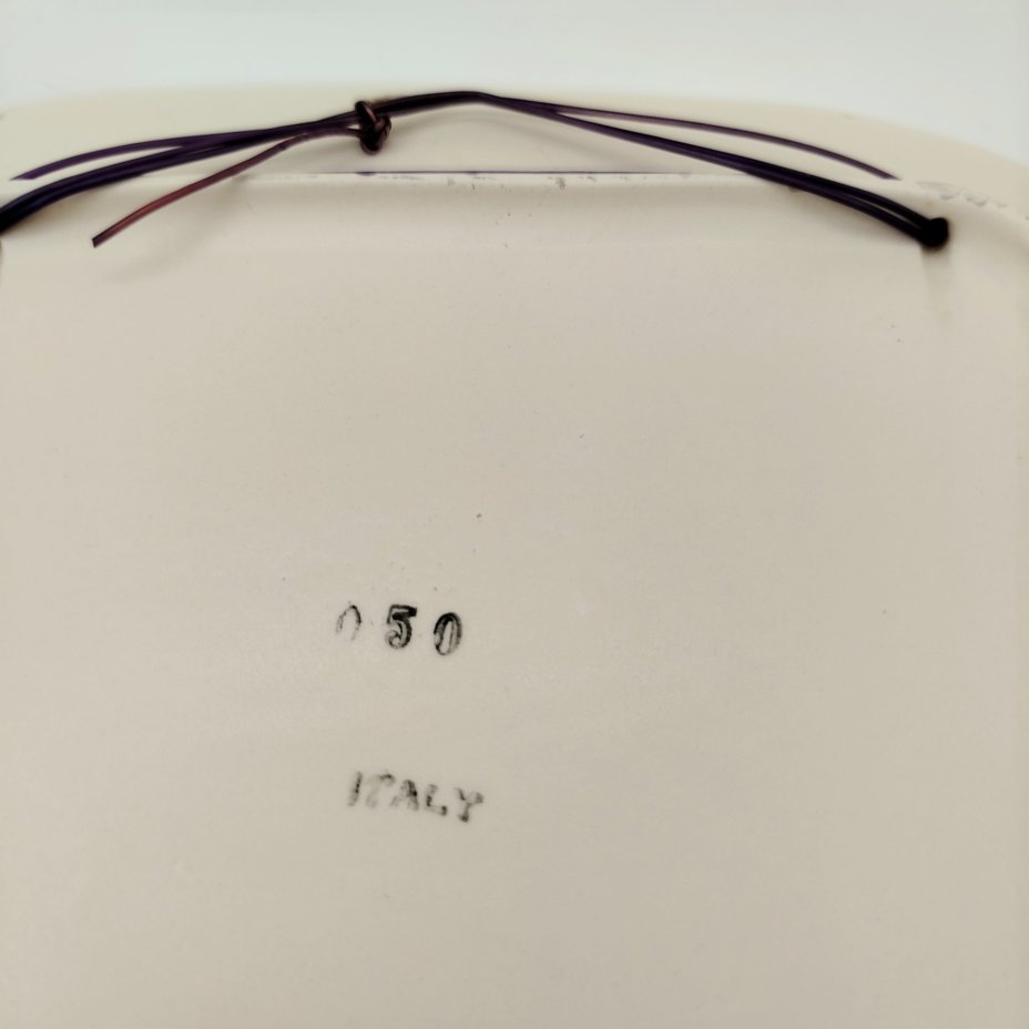 Блюдо декоративное настенное, украшенное изображением альпийского пейзажа