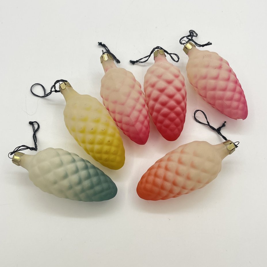 Набор ёлочных украшений "Шишки" (6 шт.), в коробке, стекло, краска, картон, Московский завод ёлочных украшений, СССР, 1970-1990 гг.