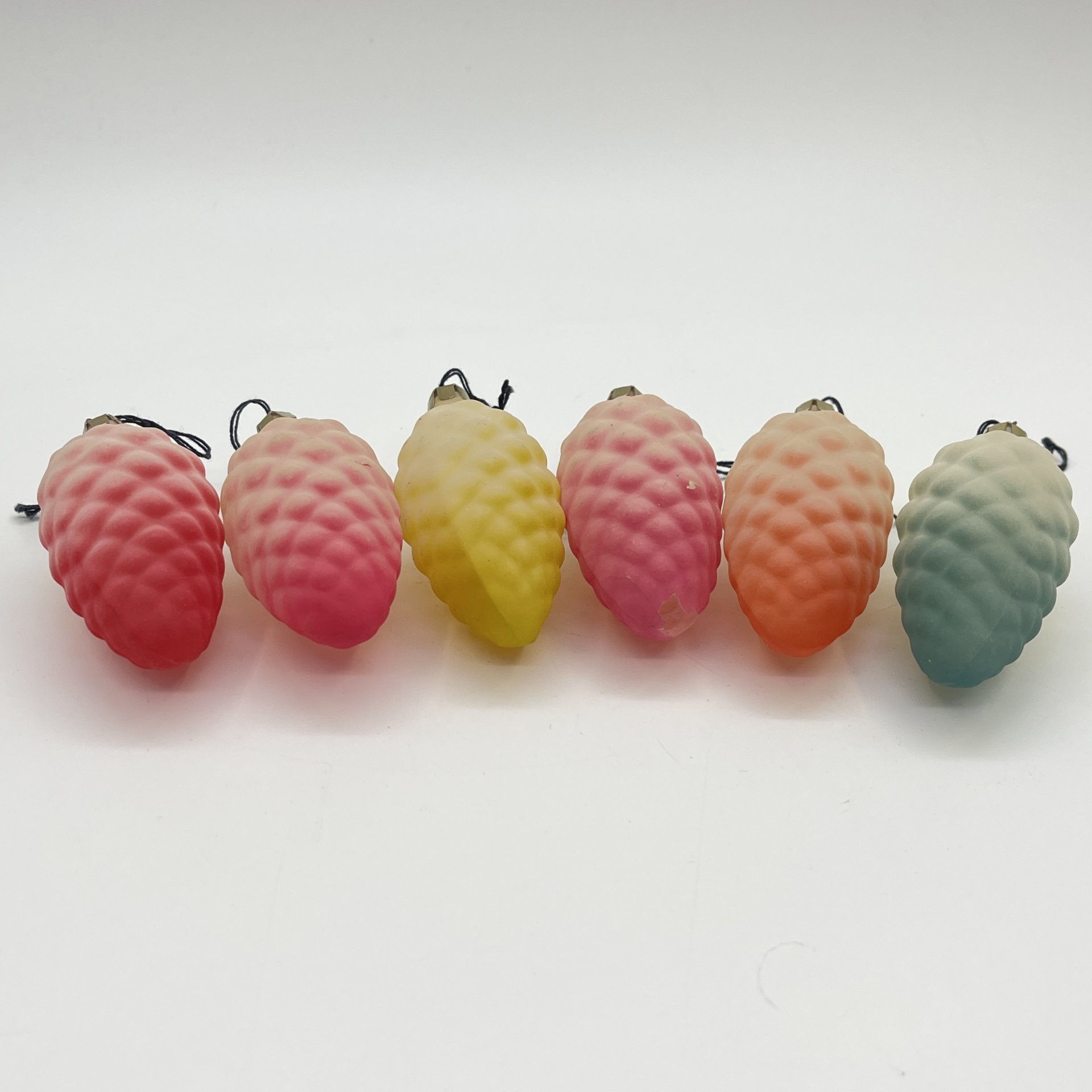 Набор ёлочных украшений "Шишки" (6 шт.), в коробке, стекло, краска, картон, Московский завод ёлочных украшений, СССР, 1970-1990 гг.