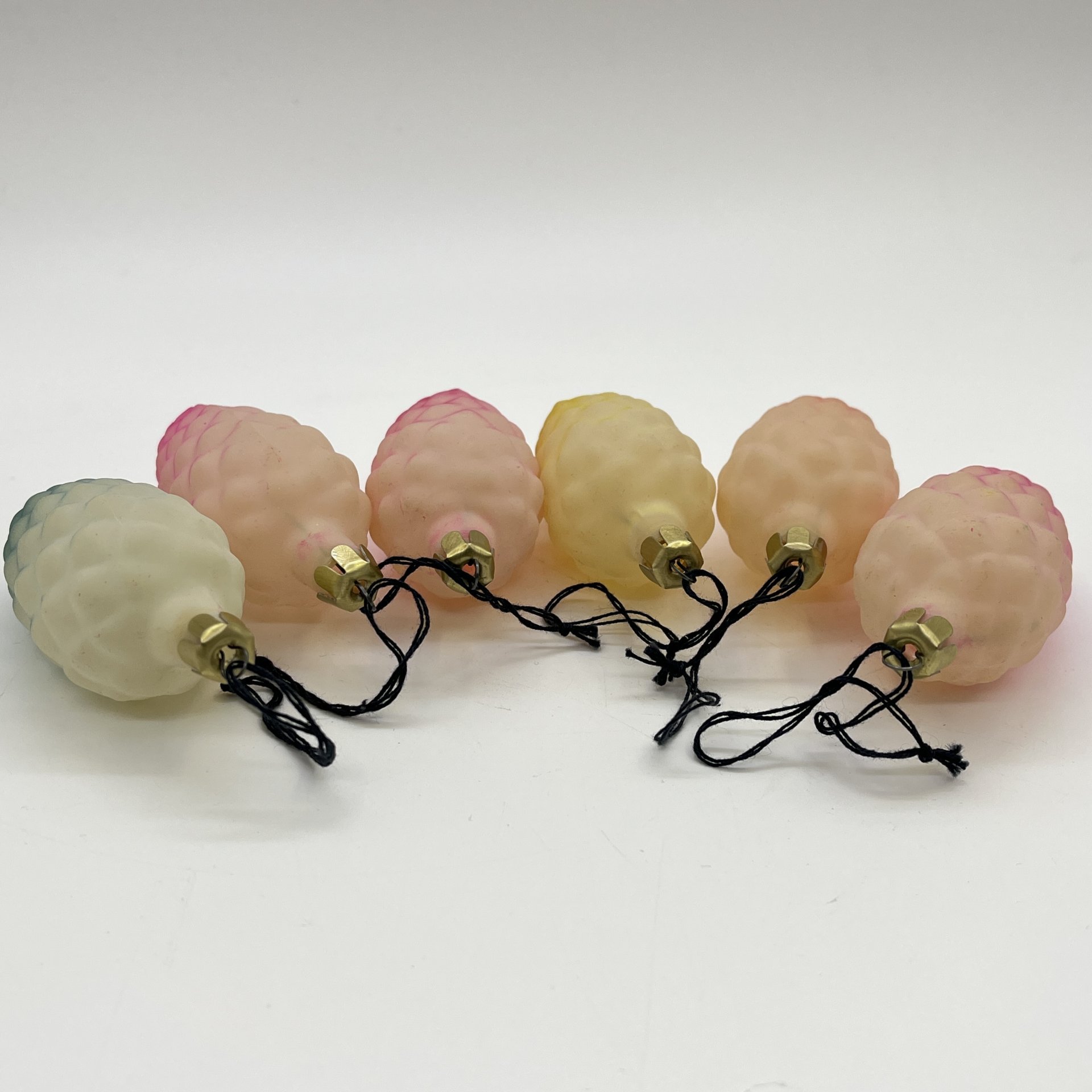 Набор ёлочных украшений "Шишки" (6 шт.), в коробке, стекло, краска, картон, Московский завод ёлочных украшений, СССР, 1970-1990 гг.