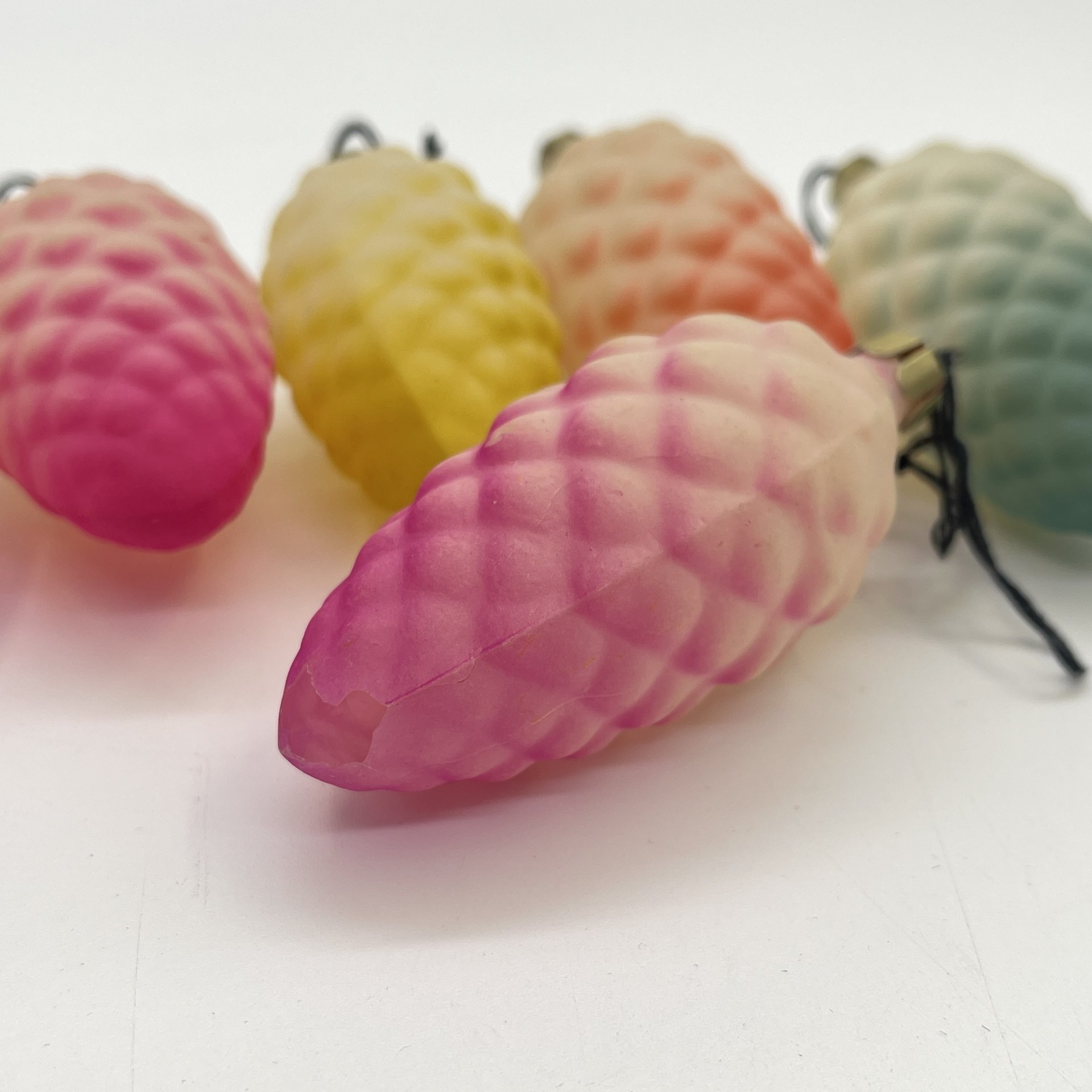 Набор ёлочных украшений "Шишки" (6 шт.), в коробке, стекло, краска, картон, Московский завод ёлочных украшений, СССР, 1970-1990 гг.