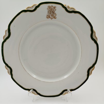 Тарелка обеденная с монограммой, завод М.С. Кузнецова (предположительно), фарфор, крытье, золочение, Российская империя, 1890-1910 гг.
