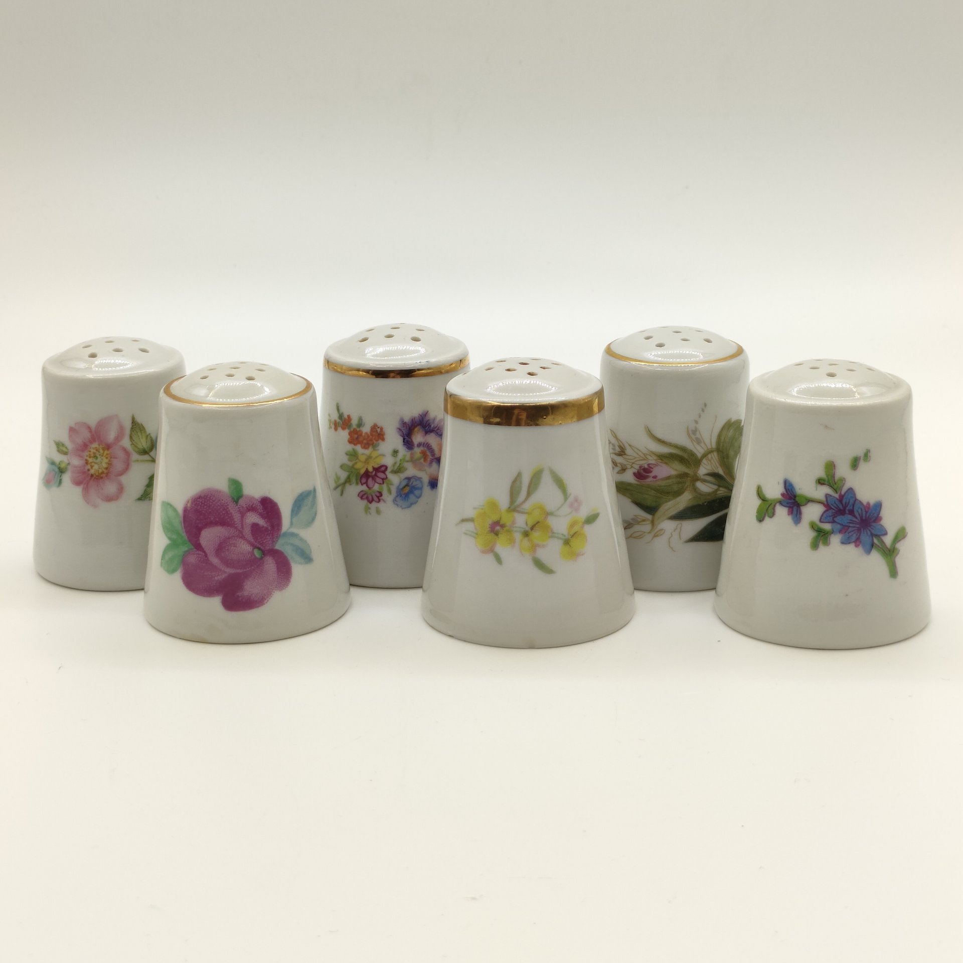 Набор из 6-ти солонок/перечниц с цветочным декором (в подборе)