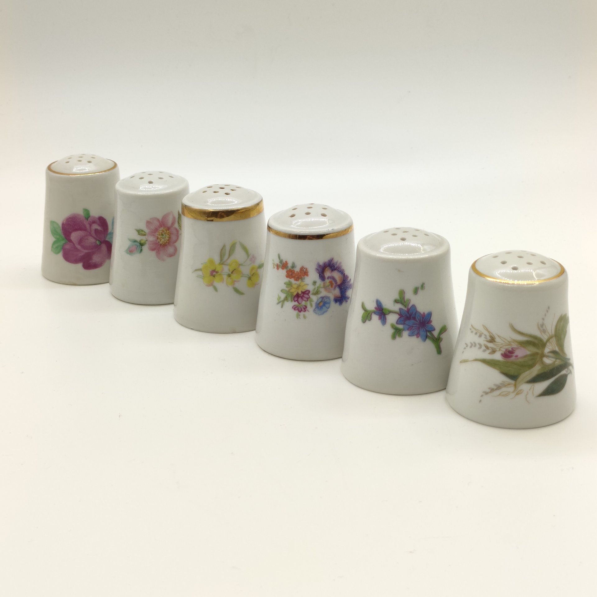 Набор из 6-ти солонок/перечниц с цветочным декором (в подборе)