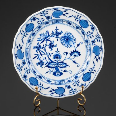 Тарелка обеденная "Луковый узор", фарфор, роспись, Meissen (Мейсенский фарфор), Германия, 1991 г.