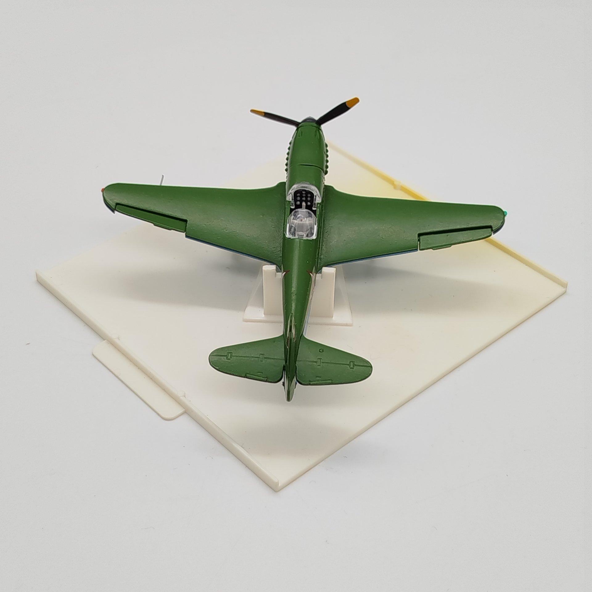 Модель самолета "Як-3" в масштабе 1:72 в коробке