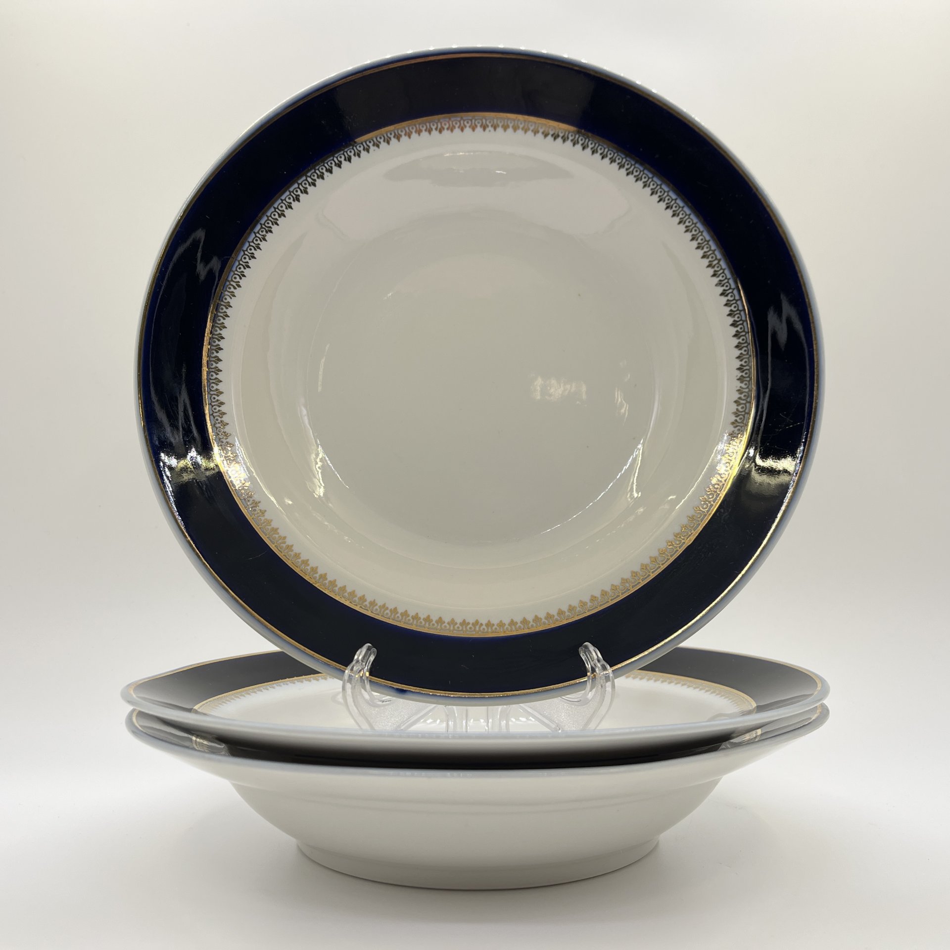 Набор суповых тарелок на 3 персоны, фарфор, золочение, Фарфоровый завод «Пролетарий» (Бронница, Мста), СССР, 1967-1975 гг.